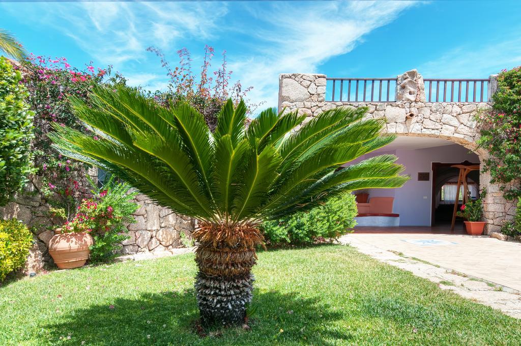 Hotel Li Graniti Baja Sardinia Exterior photo